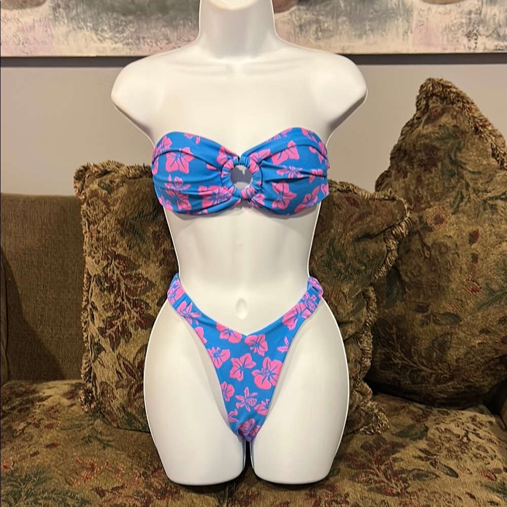 Closet clear out Blue and Pink Floral Bikini Set like new medium
